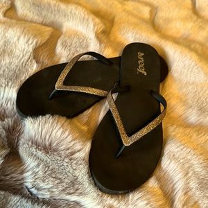 Reef women’s flip flops